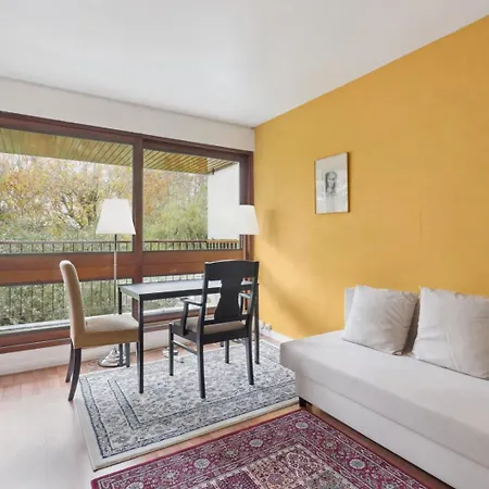 Le Chesnay: Verdure Et Calme A 2 Pas De Versailles