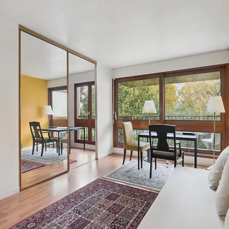 Daire Le Chesnay: Verdure Et Calme A 2 Pas De Versailles