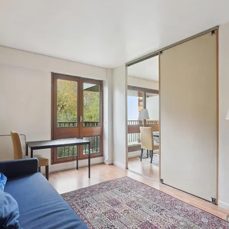 Le Chesnay: Verdure Et Calme A 2 Pas De Versailles Daire